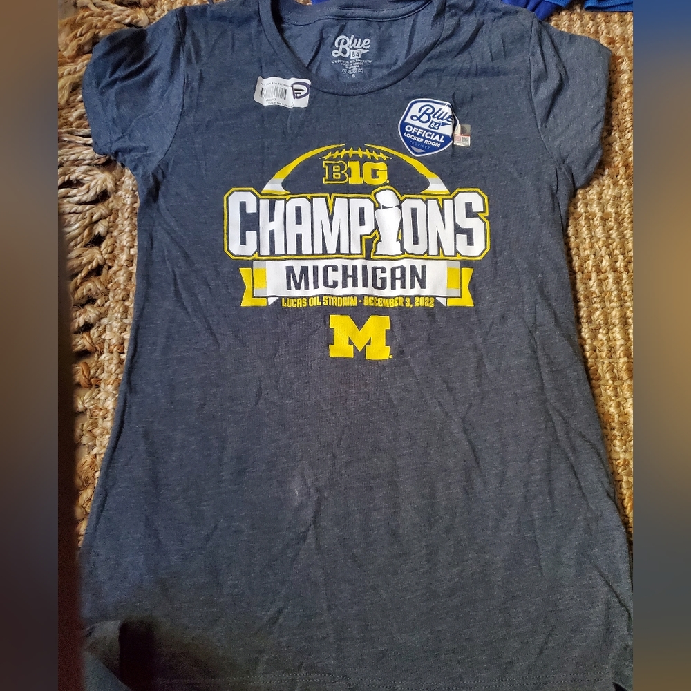 Michigan tshirt women's in navy by Blue 94 champions New with Tags official Lock